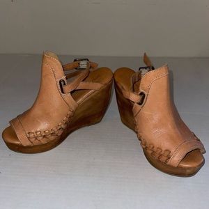 ✨Leather wedge platform sandals✨